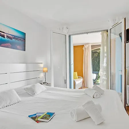 1 Bedroom - Sea View & Pool - Happy *