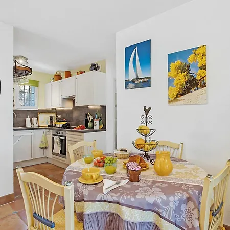1 Bedroom - Sea View & Pool - Happy *